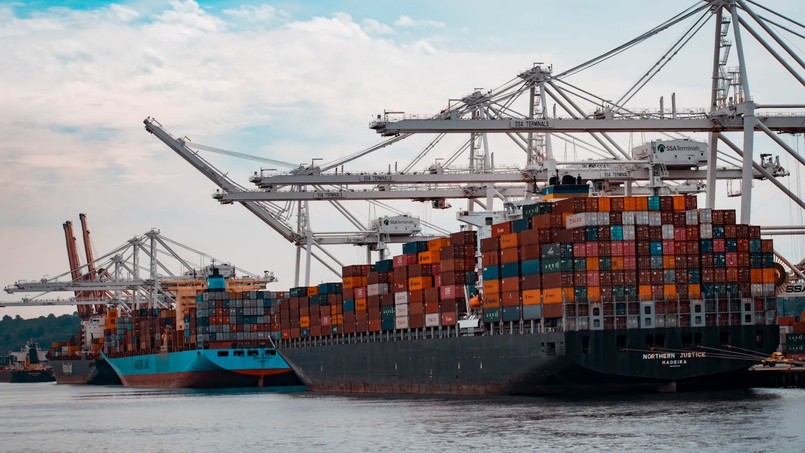 Container ship at sea representing the full quote-to-cash supply cycle